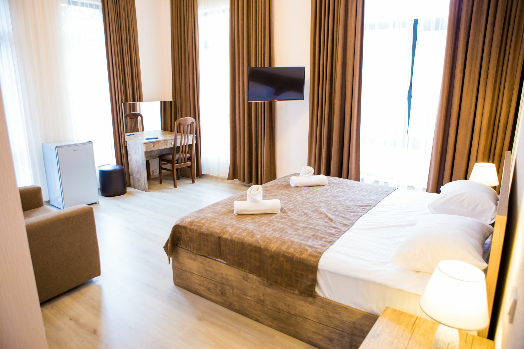 Hotel Holiday Villa Tiflis Dış mekan fotoğraf