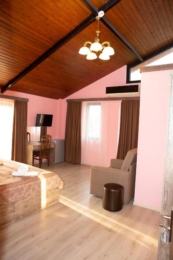 Hotel Holiday Villa Tiflis Dış mekan fotoğraf